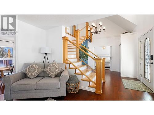 945 Westridge  Way, Invermere, BC - Indoor Photo Showing Living Room