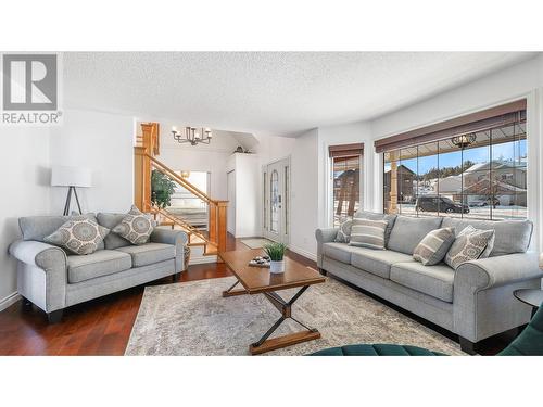 945 Westridge  Way, Invermere, BC - Indoor Photo Showing Living Room