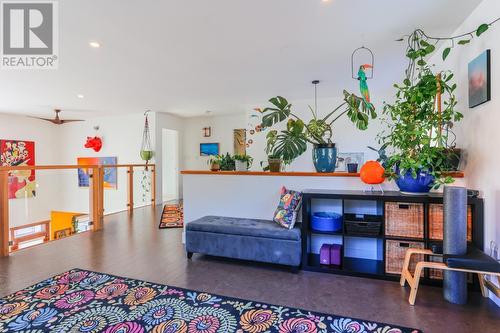 2490 Knob Road, Castlegar, BC - Indoor Photo Showing Living Room