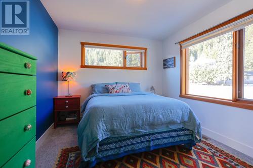 2490 Knob Road, Castlegar, BC - Indoor Photo Showing Bedroom