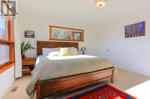 2490 Knob Road, Castlegar, BC - Indoor Photo Showing Bedroom