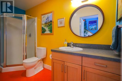 2490 Knob Road, Castlegar, BC - Indoor Photo Showing Bathroom