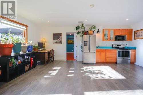 2490 Knob Road, Castlegar, BC - Indoor Photo Showing Kitchen