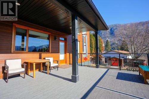 2490 Knob Road, Castlegar, BC - Outdoor With Exterior