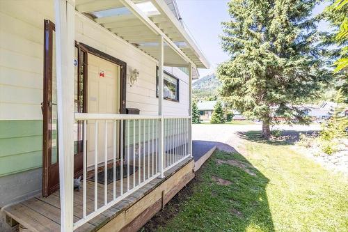 1022 10Th Avenue, Fernie, BC - Outdoor With Exterior