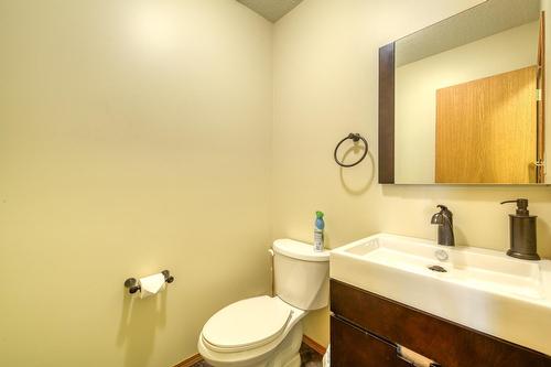 4889 Fairmont Creek Road, Fairmont Hot Springs, BC - Indoor Photo Showing Bathroom