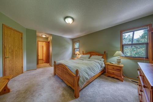 4889 Fairmont Creek Road, Fairmont Hot Springs, BC - Indoor Photo Showing Bedroom