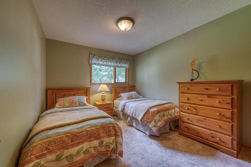 4889 Fairmont Creek Road, Fairmont Hot Springs, BC - Indoor Photo Showing Bedroom