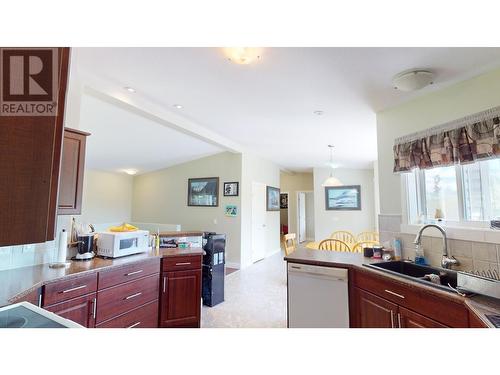 8468 Baher North Road, Sparwood, BC - Indoor Photo Showing Kitchen With Double Sink