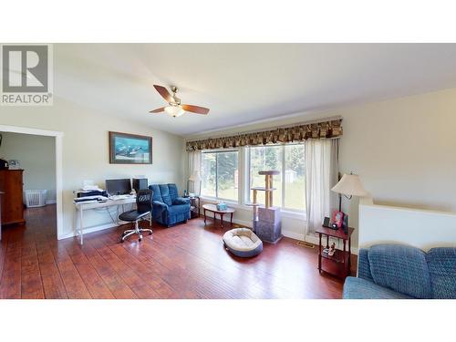 8468 Baher North Road, Sparwood, BC - Indoor Photo Showing Living Room