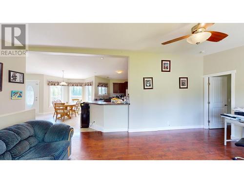 8468 Baher North Road, Sparwood, BC - Indoor Photo Showing Living Room