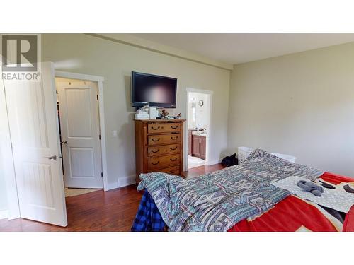 8468 Baher North Road, Sparwood, BC - Indoor Photo Showing Bedroom