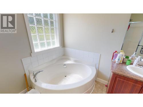 8468 Baher North Road, Sparwood, BC - Indoor Photo Showing Bathroom