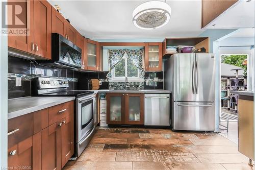 11 Innisfree Drive, Springwater, ON - Indoor Photo Showing Kitchen