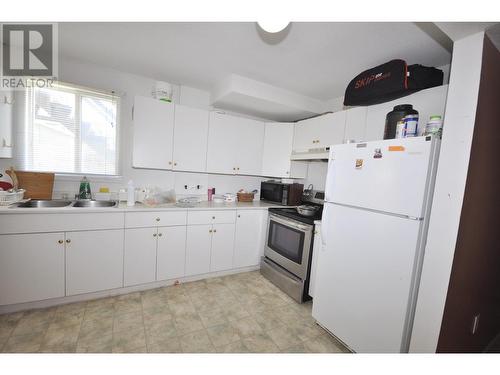 230 Litzenburgh Crescent, Williams Lake, BC - Indoor Photo Showing Kitchen With Double Sink