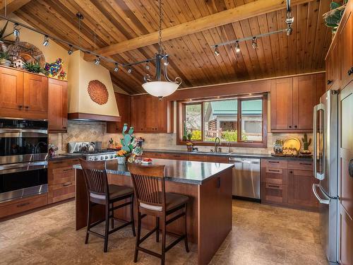 7315 Shertenlib Road, Out Of District, BC - Indoor Photo Showing Kitchen