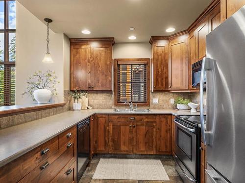 44-5035 Valley Drive, Sun Peaks, BC - Indoor Photo Showing Kitchen With Double Sink