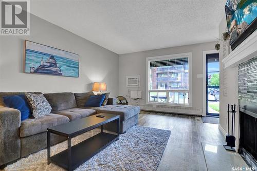 107 15 Alport Crescent, Regina, SK - Indoor Photo Showing Living Room