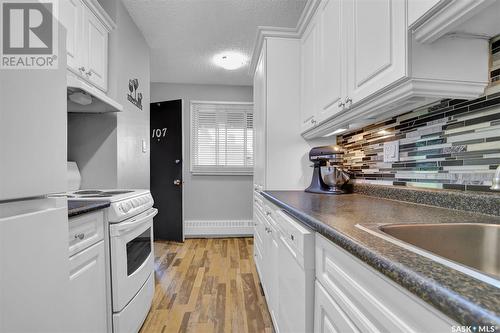 107 15 Alport Crescent, Regina, SK - Indoor Photo Showing Kitchen