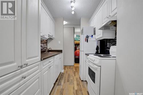 107 15 Alport Crescent, Regina, SK - Indoor Photo Showing Kitchen