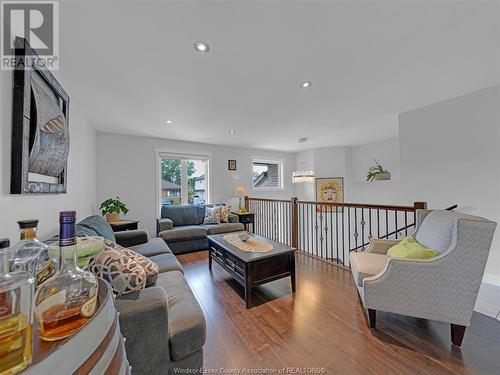 2378 Meighen Street, Windsor, ON - Indoor Photo Showing Living Room
