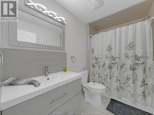 2378 Meighen Street, Windsor, ON - Indoor Photo Showing Bathroom