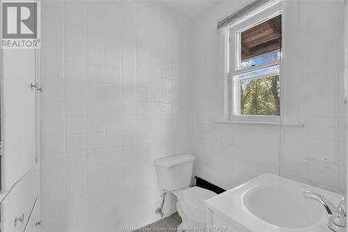 3026 Sandwich, Windsor, ON - Indoor Photo Showing Bathroom