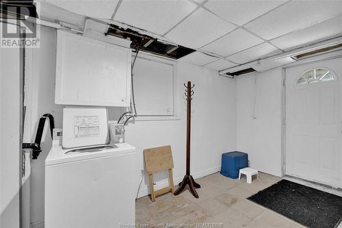 3026 Sandwich, Windsor, ON - Indoor Photo Showing Laundry Room