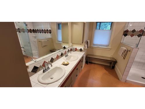 1305 Denver Siding Road, New Denver, BC - Indoor Photo Showing Bathroom