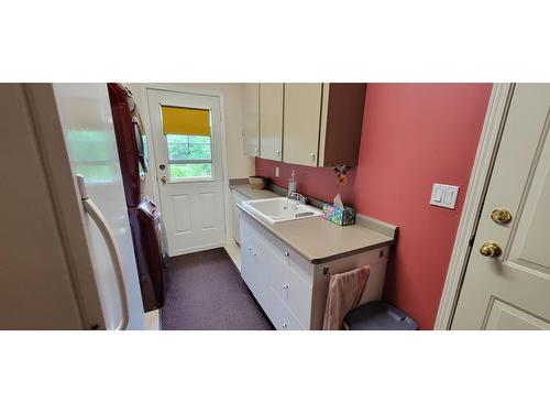 1305 Denver Siding Road, New Denver, BC - Indoor Photo Showing Bathroom