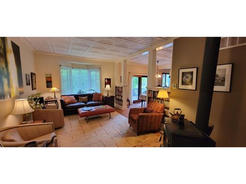 1305 Denver Siding Road, New Denver, BC - Indoor Photo Showing Living Room