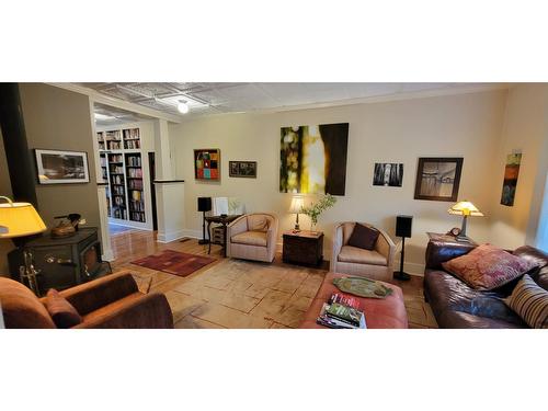 1305 Denver Siding Road, New Denver, BC - Indoor Photo Showing Living Room