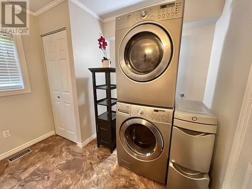 4055 Schemenaur Road, Quesnel, BC - Indoor Photo Showing Laundry Room