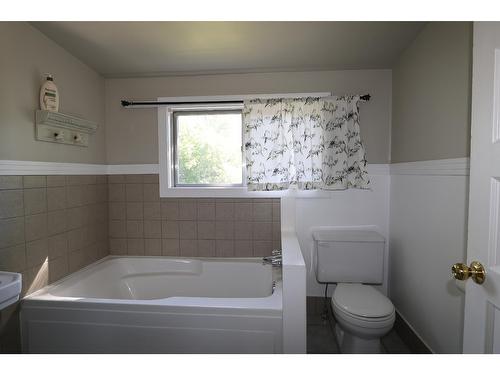 52 101St Avenue, Kimberley, BC - Indoor Photo Showing Bathroom