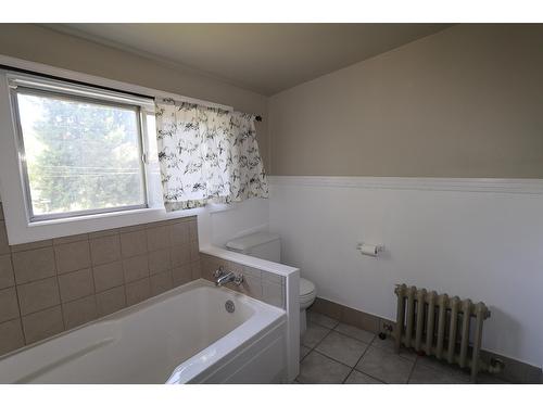 52 101St Avenue, Kimberley, BC - Indoor Photo Showing Bathroom