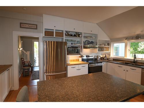 52 101St Avenue, Kimberley, BC - Indoor Photo Showing Kitchen With Double Sink