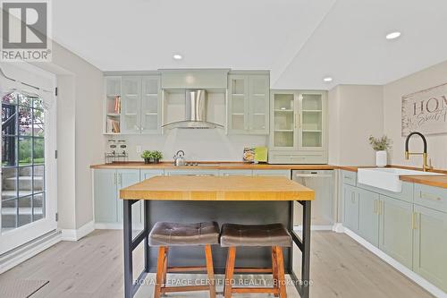 16 Personna Circle, Brampton, ON - Indoor Photo Showing Dining Room