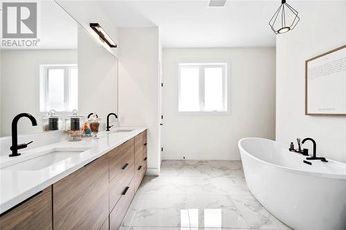 1974 Blackwell Road, Sarnia, ON - Indoor Photo Showing Bathroom