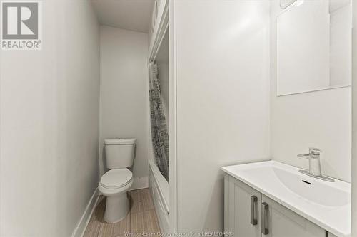 890 Howard Avenue, Windsor, ON - Indoor Photo Showing Bathroom