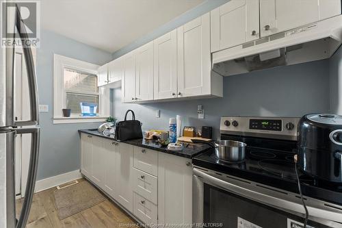 890 Howard Avenue, Windsor, ON - Indoor Photo Showing Kitchen