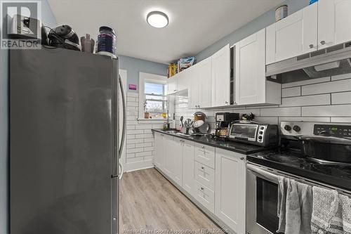 890 Howard Avenue, Windsor, ON - Indoor Photo Showing Kitchen