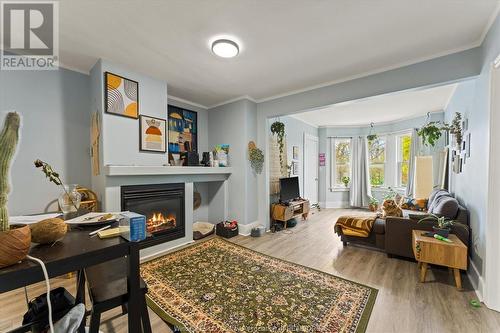 890 Howard Avenue, Windsor, ON - Indoor Photo Showing Living Room With Fireplace