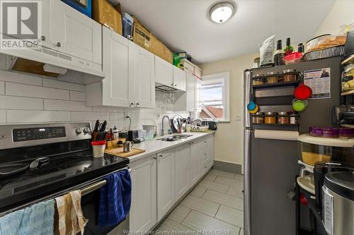 890 Howard Avenue, Windsor, ON - Indoor Photo Showing Kitchen With Double Sink