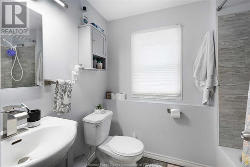2784 Front Road, Lasalle, ON - Indoor Photo Showing Bathroom