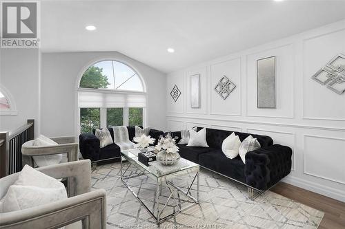 4596 Fontana Avenue, Windsor, ON - Indoor Photo Showing Living Room