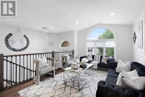 4596 Fontana Avenue, Windsor, ON - Indoor Photo Showing Living Room