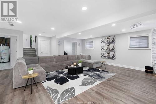4596 Fontana Avenue, Windsor, ON - Indoor Photo Showing Living Room