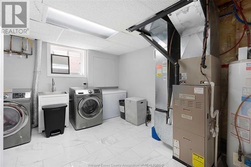 4596 Fontana Avenue, Windsor, ON - Indoor Photo Showing Laundry Room
