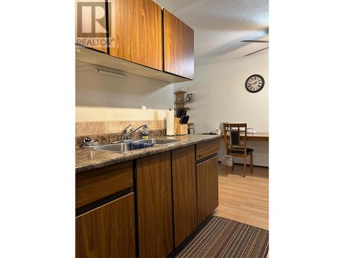 2011 2Nd  N Street Unit# 205, Cranbrook, BC - Indoor Photo Showing Kitchen With Double Sink