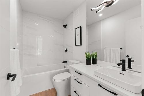 251 Yellow Moon Crescent, Winnipeg, MB - Indoor Photo Showing Bathroom